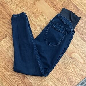 Women's maternity jeggings.